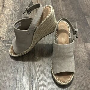 Toms Monica Wedge- Size 8